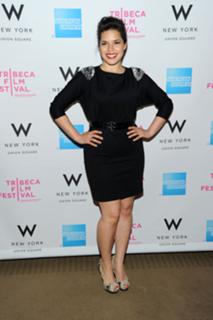 America Ferrera feet photo thumbnail