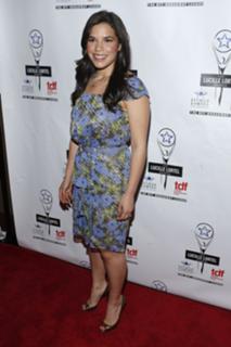 America Ferrera feet photo thumbnail