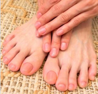Ami Tokitô feet photo 12