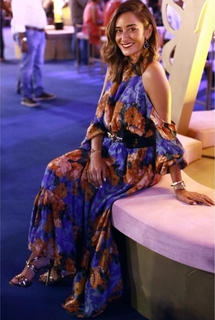 Amina Khalil feet photo thumbnail