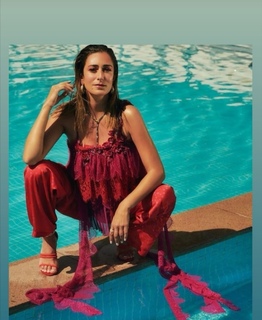 Amina Khalil feet photo thumbnail