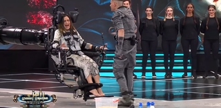 Amina Khalil feet photo thumbnail