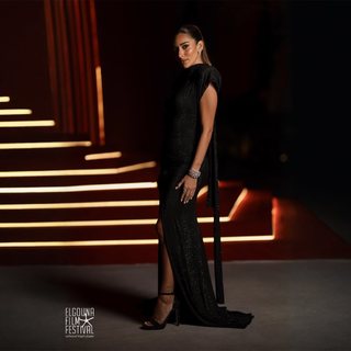 Amina Khalil feet photo thumbnail