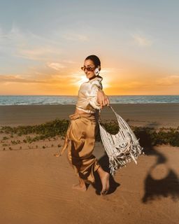 Amina Khalil feet photo thumbnail