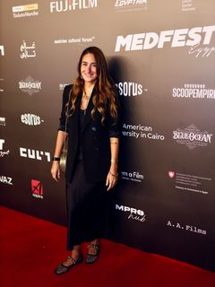 Amina Khalil feet photo thumbnail