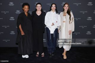 Amina Khalil feet photo thumbnail