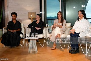 Amina Khalil feet photo thumbnail