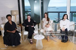 Amina Khalil feet photo thumbnail