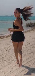 Amina Khalil feet photo 2
