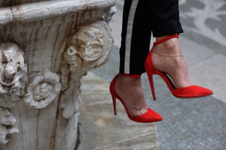 Amina Muaddi feet photo thumbnail