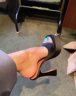 Amina Muaddi feet photo thumbnail