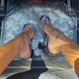 Amina Muaddi feet photo thumbnail