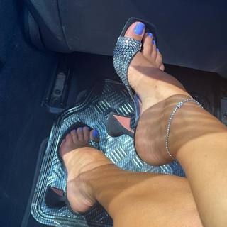 Amina Muaddi feet photo thumbnail
