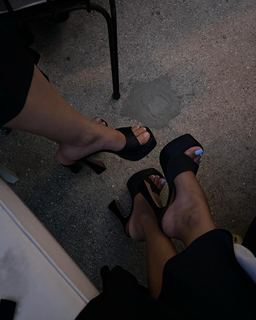 Amina Muaddi feet photo thumbnail