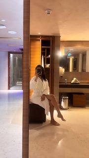 Amina Muaddi feet photo thumbnail