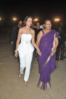 Amrita Arora feet photo thumbnail