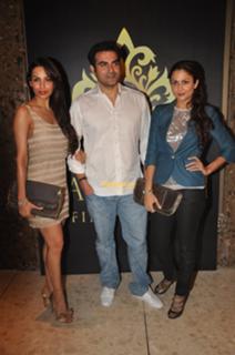 Amrita Arora feet photo thumbnail