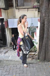 Amrita Arora feet photo thumbnail