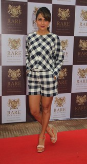 Amrita Arora feet photo thumbnail