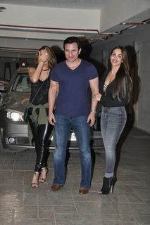 Amrita Arora feet photo thumbnail