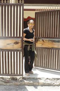 Amrita Arora feet photo thumbnail