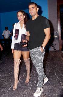 Amrita Arora feet photo thumbnail