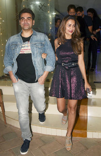 Amrita Arora feet photo thumbnail