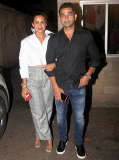 Amrita Arora feet photo thumbnail