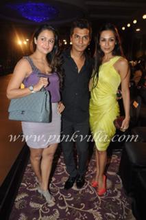 Amrita Arora feet photo thumbnail