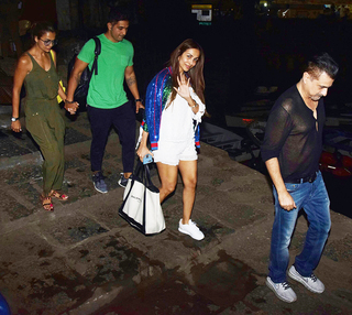 Amrita Arora feet photo thumbnail