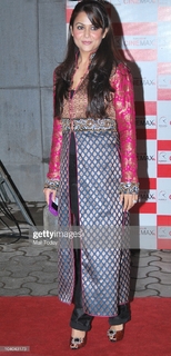 Amrita Arora feet photo thumbnail