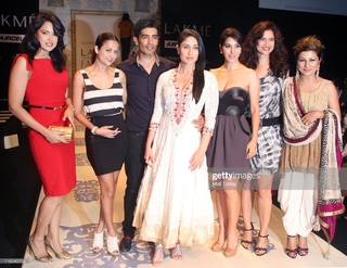 Amrita Arora feet photo thumbnail