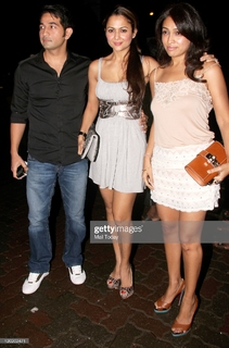 Amrita Arora feet photo thumbnail