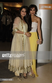 Amrita Arora feet photo thumbnail