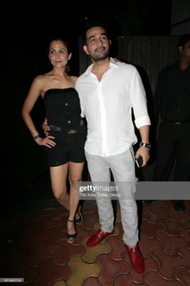 Amrita Arora feet photo thumbnail