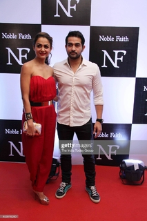 Amrita Arora feet photo thumbnail