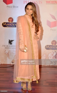 Amrita Arora feet photo thumbnail