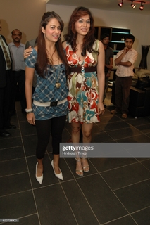 Amrita Arora feet photo thumbnail