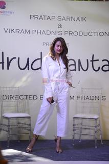 Amrita Arora feet photo thumbnail