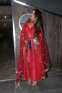 Amrita Arora feet photo thumbnail
