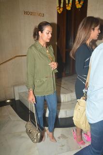 Amrita Arora feet photo thumbnail