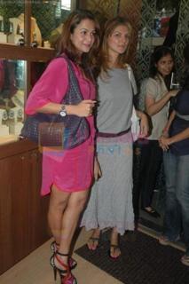 Amrita Arora feet photo thumbnail