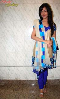 Amrita Rao feet photo thumbnail