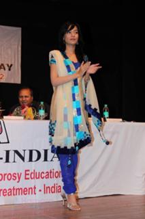 Amrita Rao feet photo thumbnail