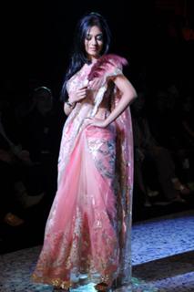 Amrita Rao feet photo thumbnail