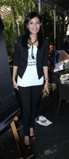 Amrita Rao feet photo thumbnail