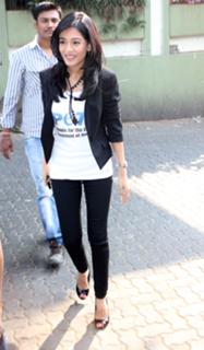Amrita Rao feet photo thumbnail