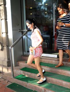 Amrita Rao feet photo thumbnail