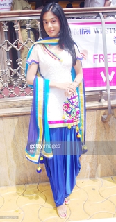 Amrita Rao feet photo thumbnail