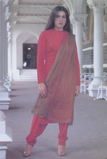 Amrita Singh feet photo 2